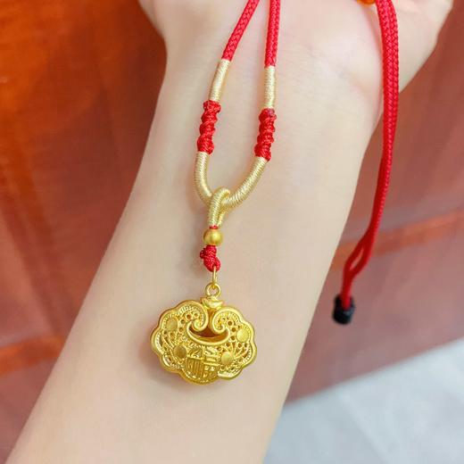 【限时7.5折】【定价黄金】足金 无氰5D空心如意锁平平安安幸福健康福字锁包吊坠(AA5DDZ00004)（预售产品下单后不退款不退货不换货不补差价） 商品图3