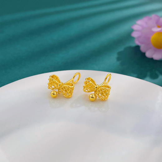 【限时克减150元】足金999.9 #在逃公主 【精品】镂空蕾丝公主蝴蝶结金珠吊饰耳饰耳吊(AWWES00271)（预售产品下单后不退款不退货不换货不补差价 商品图2