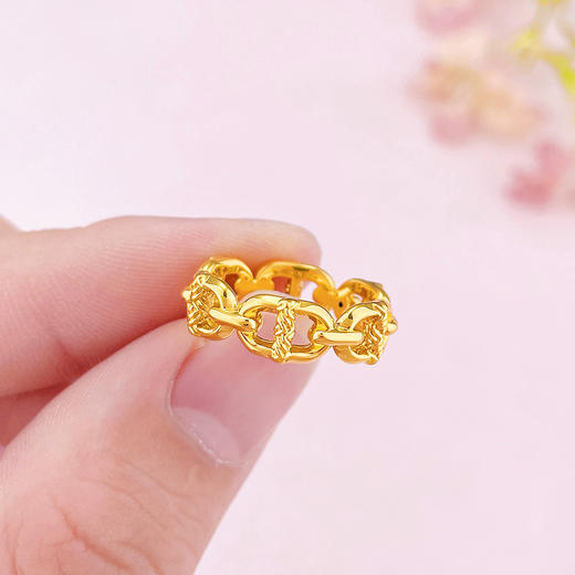 【限时克减150元】足金 #锤纹 无氰5D硬金固口戒指镂空绕线锤纹猪鼻子圈戒(AU5DJZ00027)（预售产品下单后不退款不退货不换货不补差价 商品图2