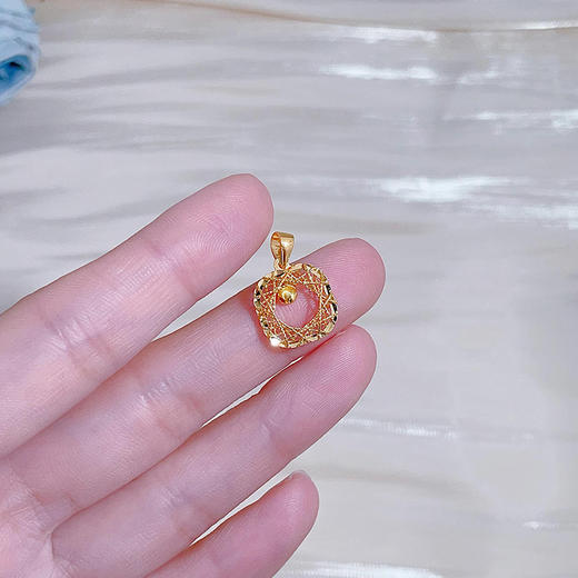 【限时7.5折】【定价黄金】足金999 5G黄金镂空绕线几何形吊坠（不含链子）(5GDZ00548)（预售产品下单后不退款不退货不换货不补差价） 商品图3