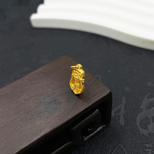 【限时7.5折】【定价黄金】足金999 古法实心顺字醒狮令牌手串挂件Diy手串配件(AKGFSC00763)预售产品下单后不退款不退货不换货不补差价 商品图2