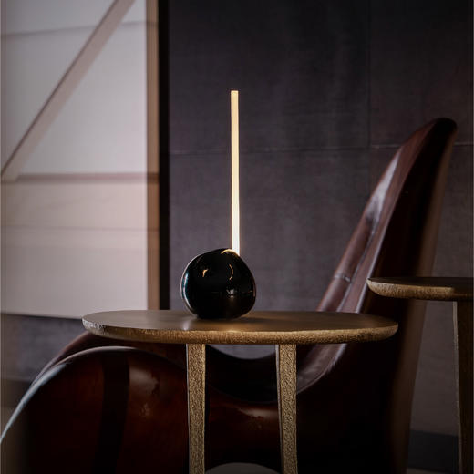 摩根X豪尔赫·埃雷拉大师联名款流体系列面光充电台灯 商品图3