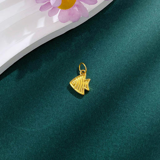 【限时7.5折】【定价黄金】足金 #微硬金 无氰5D硬金空心年年有余小金鱼手串挂件Diy手串配件(U5DSC00238)（预售产品下单后不退款不退货不换货不补差价） 商品图1