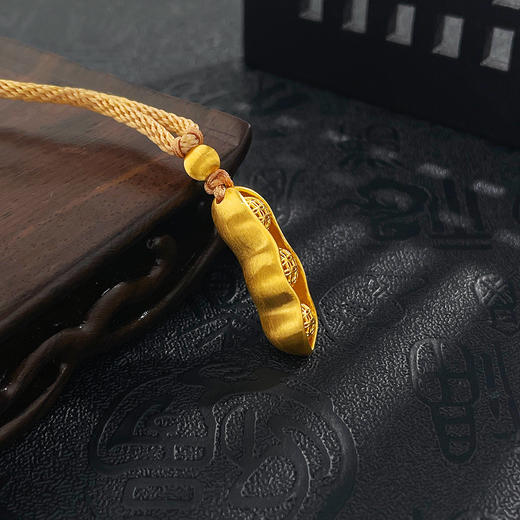 【限时克减150元】足金999 #招财纳福 古法空心挂绳吊坠国潮传承铜钱图案三元豆冰丝金丝绒金福豆吊坠（含珠子）(AUQGFDZ00142)（预售产品下单后不退款不退货不换货不补差价） 商品图2