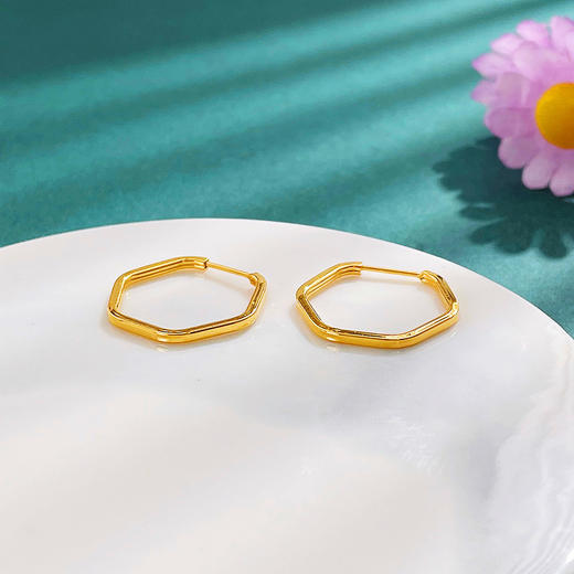 【限时克减150元】足金999 #超轻 （足金999字印）5G黄金极简几何极简系列菱形方环耳饰卡扣耳圈(AV5GES00008)（预售产品下单后不退款不退货不换货不补差价） 商品图0