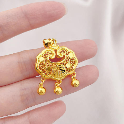 【限时克减150元】足金999.9 【精品】双面镂空福字铃铛如意幸福锁包网红锁包吊坠(AWDZ00119-2)（预售产品下单后不退款不退货不换货不补差价） 商品图2