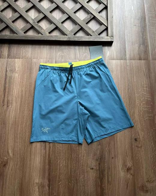 点此购买 始祖鸟夏季男士户外科技面料运动休闲五分裤轻薄速干短裤 jj 315374 商品图3