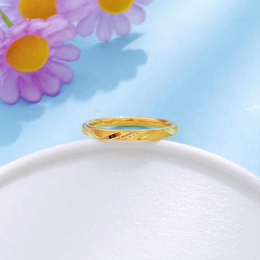 【限时克减150元】足金999 5G黄金实心镜面金固口斜纹仿钻圈戒(BE5GJZ00054)预售产品下单后不退款不退货不换货不补差价 商品图1