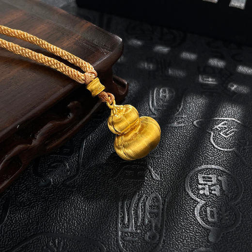 【限时克减150元】足金999 古法空心挂绳国潮传承冰丝金丝绒金福禄南瓜纹葫芦吊坠（含配件）(AUQGFDZ00144)（预售产品下单后不退款不退货不换货不补差价） 商品图1