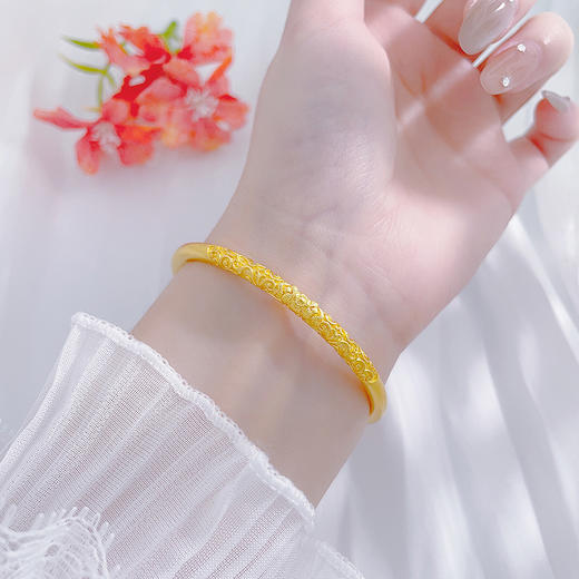 【限时克减150元】足金999 #复古风 古法实心固口卷草纹圆管手镯（面宽约3.8-4.2mm)(AUQGFSZ00029-1)预售产品下单后不退款不退货不换货不补差价） 商品图0