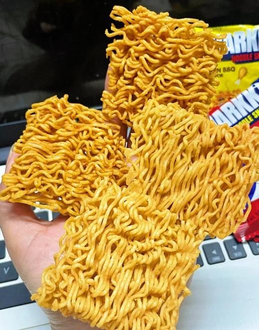 🔥【啪啪通鲨鱼🦈干脆面🍜】印尼🇮🇩旅游局官方推荐零食干脆面饼搭配烧烤粉料，满满印尼风味🤤梦回童年...这玩意儿太解馋了！敲级酥脆，越吃越香！ 商品图8