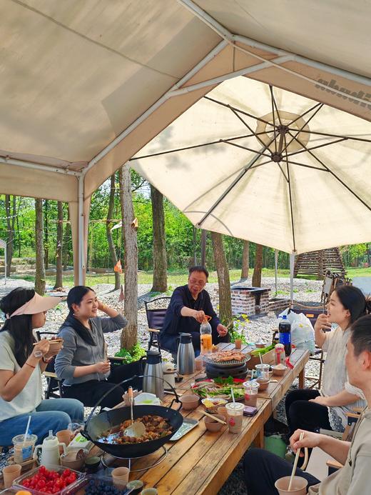 【成都1日游-郫都1号营地】团建荒野厨房柴火鸡/自助烧烤/竹筒饭diy、溪流捞鱼、捉鸡游戏 商品图3