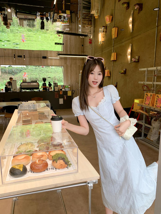 【折后再享2件88折】最后一波现货！蓝色镂空方领连衣裙 日常229.99/件 立减90 秒杀139.99/件！！ 商品图11