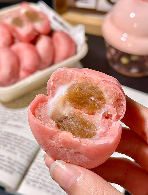 39.9/4袋❗️❗️【甜原柿吉白桃乌龙茶酥&龙井酥 】好吃到嗦手指🥺手工开酥的酥皮融合软糯拉丝雪媚娘☁️一口下去还有淡淡茶香🥰吃完嘴巴子都是茶香气 🍑白桃乌龙茶酥 阳山清甜白桃果肉😍自然清新 商品图9