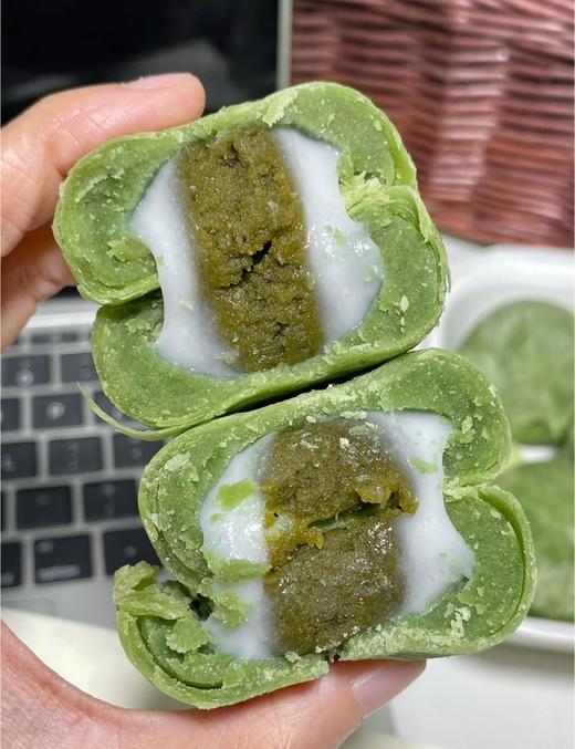 39.9/4袋❗️❗️【甜原柿吉白桃乌龙茶酥&龙井酥 】好吃到嗦手指🥺手工开酥的酥皮融合软糯拉丝雪媚娘☁️一口下去还有淡淡茶香🥰吃完嘴巴子都是茶香气 🍑白桃乌龙茶酥 阳山清甜白桃果肉😍自然清新 商品图1