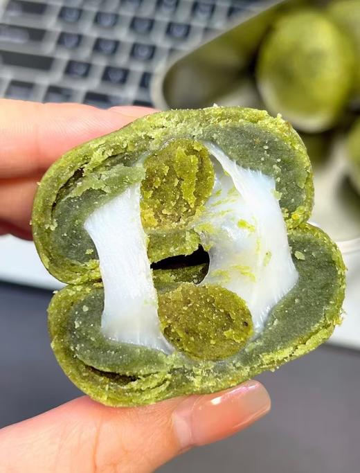 39.9/4袋❗️❗️【甜原柿吉白桃乌龙茶酥&龙井酥 】好吃到嗦手指🥺手工开酥的酥皮融合软糯拉丝雪媚娘☁️一口下去还有淡淡茶香🥰吃完嘴巴子都是茶香气 🍑白桃乌龙茶酥 阳山清甜白桃果肉😍自然清新 商品图6