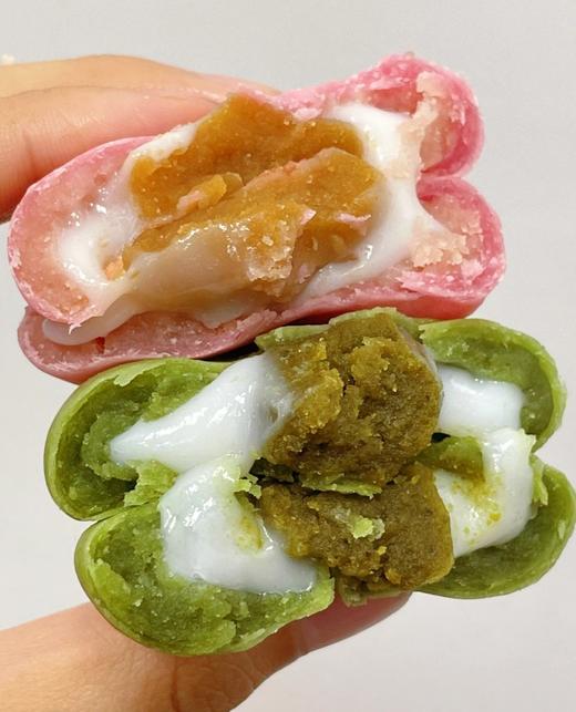 39.9/4袋❗️❗️【甜原柿吉白桃乌龙茶酥&龙井酥 】好吃到嗦手指🥺手工开酥的酥皮融合软糯拉丝雪媚娘☁️一口下去还有淡淡茶香🥰吃完嘴巴子都是茶香气 🍑白桃乌龙茶酥 阳山清甜白桃果肉😍自然清新 商品图3