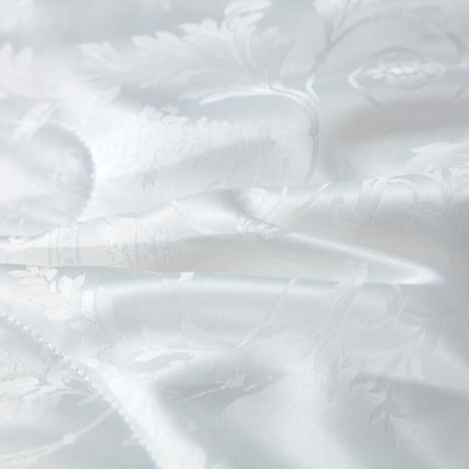 富安娜 锦瑟年华提花桑蚕丝被 203*229cm（白色）【鲜知30.0】 商品图2