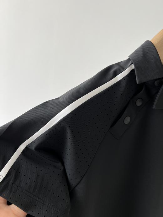 韩国🇰🇷高er夫PXG女士速干T恤，纯原臻品，客供面料，带有横-纹理感，四面弹力，修身款式，提供极度舒适的贴合感，超JI显瘦，胸前、后领部两处logo点缀，超级精致，袖子白色线条勾勒出满满的高级感 商品图6