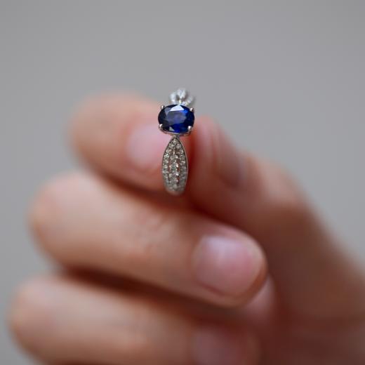 「安蓝若素」18K白蓝宝石钻戒 商品图1