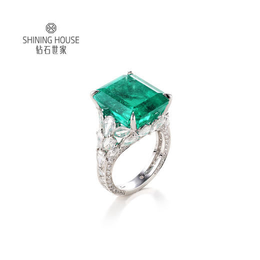 【哥伦比亚祖母绿戒指】钻石世家 18K金祖母绿镶钻戒指  高级设计珠宝系列 哥伦比亚祖母绿 高品质祖母绿臻作 ，以白钻镶嵌组合，凝聚自然与时间精华 绽放不朽华彩，孕育无限生命力，一眼入眸 商品图0