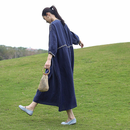 绽放旅行女装159朵/亚麻绣花半开襟抽绳收腰显瘦大摆圆立领连衣裙 商品图2