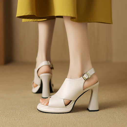 【预售5天】真皮防水台粗跟露趾罗马凉鞋春夏新款厚底高跟小个子一字扣带凉鞋DPJ&2521 商品图2