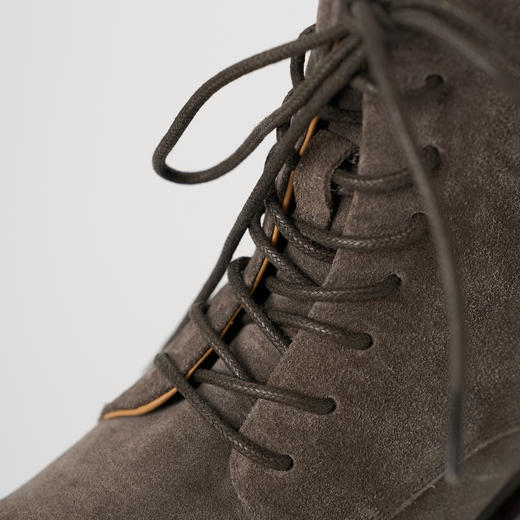 ROMI STUDIO“率性自我” 绒面牛皮拼羊皮厚底复古马丁靴 448DS044 商品图3