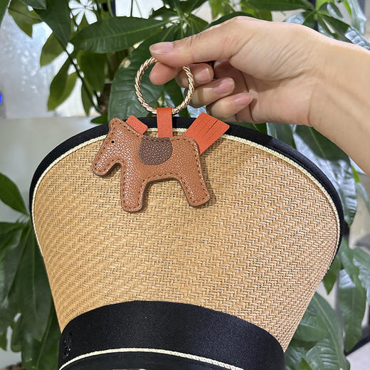 PU皮革磁吸帽夹旅 行防嗮外出太阳帽草磁性帽夹子 便携收纳 商品图1