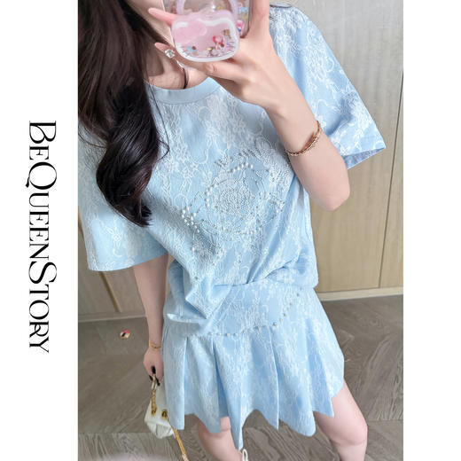 余潇潇【海蓝记忆】精致蕾丝花纹宽松落肩T恤&育克倒褶短裙套装新款 商品图2