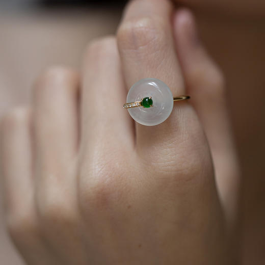 “润”系列「珠圆玉润」18K黄翡翠戒指 商品图1