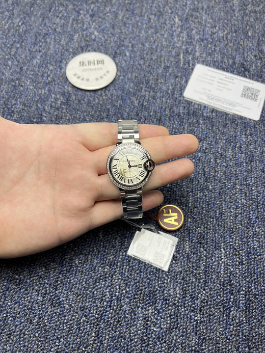 AF卡地亚蓝气球系列 中号33mm 钻圈款 女士腕表 商品图8