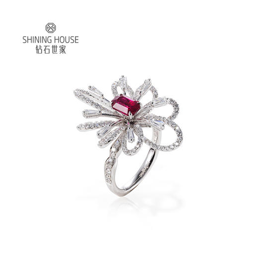 【红宝石戒指】钻石世家 18K金红宝石镶钻戒指  高级设计珠宝系列  让人一见倾心的红宝石 演绎女性的高贵柔情 也寓意着浪漫炙热的美好感情 商品图0