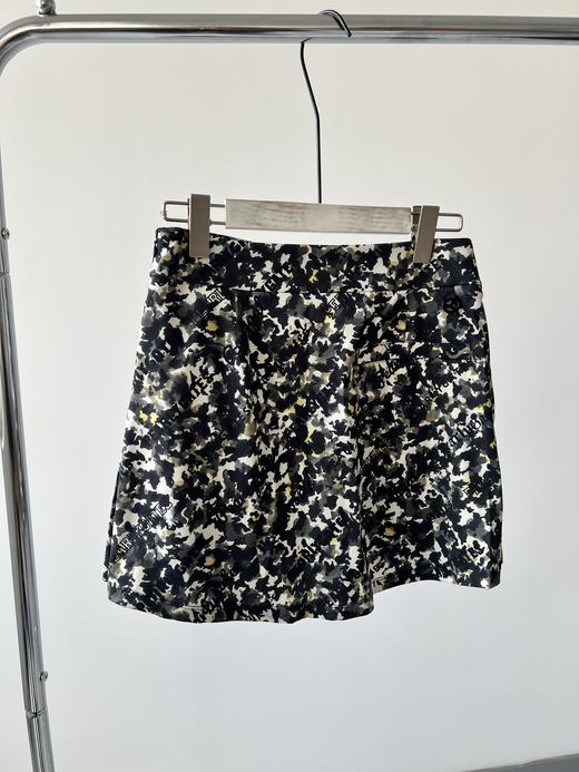 PG原单碎花半裙，韩国🇰🇷客供面料，舒服透气性极好，弹力超好，数码印花工艺，花纹特别上档次，里面加了防走光短裤，运动或者日常穿都很方便，上面搭纯色或者花纹都好看！数量不多！ 商品图5