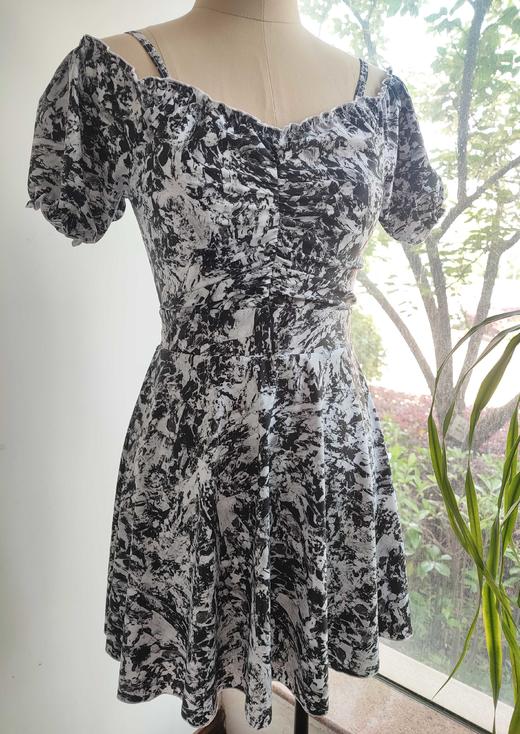 Y023模杯一体吊带泳裙 商品图2