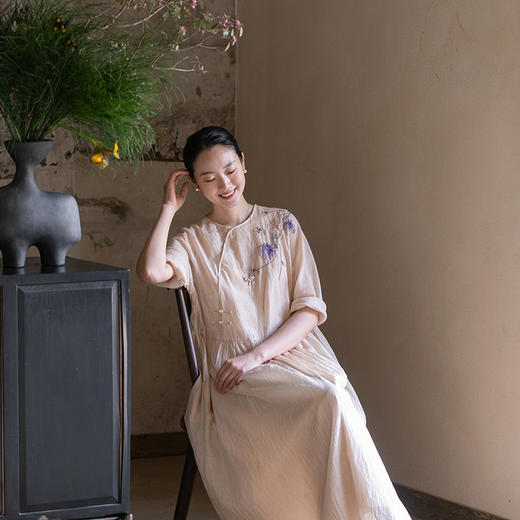 牧衣游原创 丝棉刺绣炒色连衣裙 限量福利款 青影蝶不支持会员折 商品图0