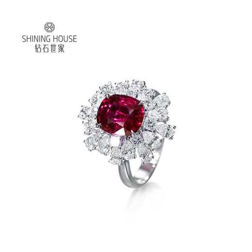 【红宝石戒指】钻石世家 18K金红宝石镶钻戒指   高级设计珠宝系列  让人一见倾心的红宝石 演绎女性的高贵柔情 也寓意着浪漫炙热的美好感情 商品图0