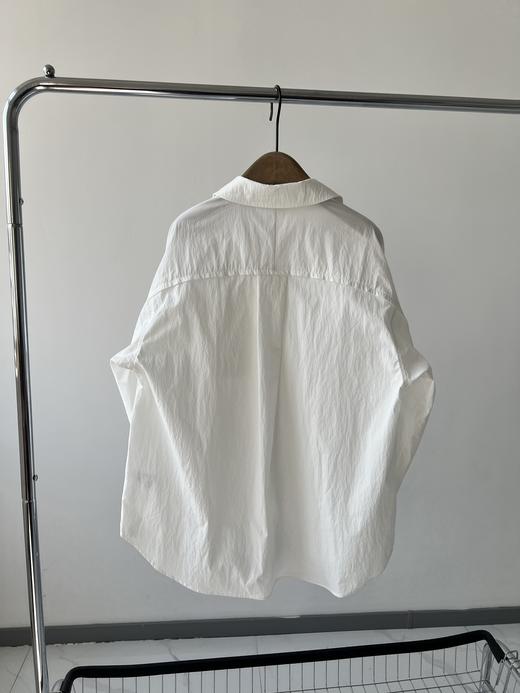 25春款原单衬衫，面料质感超级好，棉质，微皱，高级感满满，简单的大气的微阔版型，既可以单穿，又可以做外搭穿，怎么搭都不会出错！帅气有范！ 商品图4