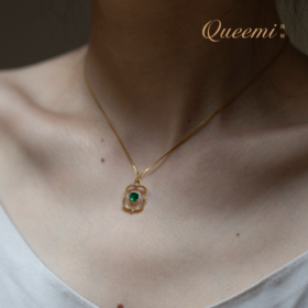 「净己明窗」18K黄祖母绿钻项链