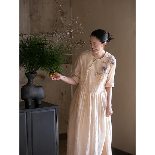 牧衣游原创 丝棉刺绣炒色连衣裙 限量福利款 青影蝶不支持会员折 商品图1