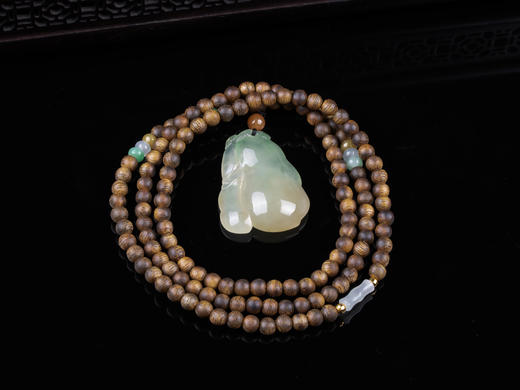 XY0253沉香+冰黄翡翠福瓜挂件 商品图4