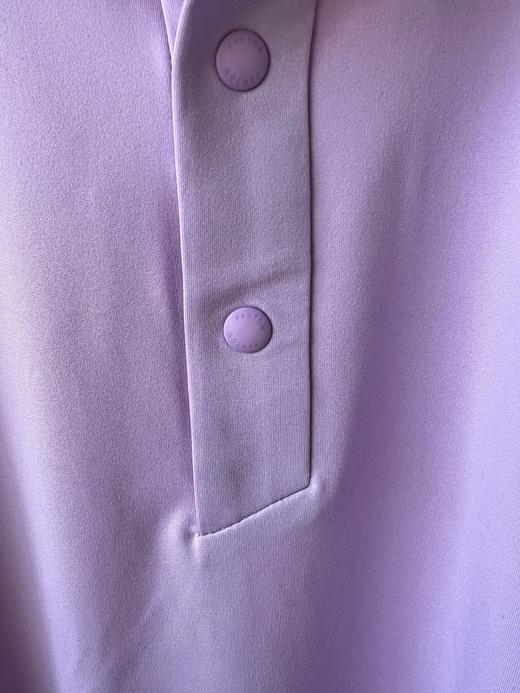 25春款，男款POLO衫，经典百搭的一款，面料有弹力，超舒服，胸前立体LOGO，肩部装饰条，整件衣服并不单调！数量不多！ 商品图6