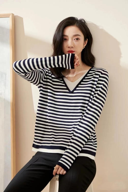 CO*S剪标发冰麻针织V领拼色假两件长袖衫 商品图0