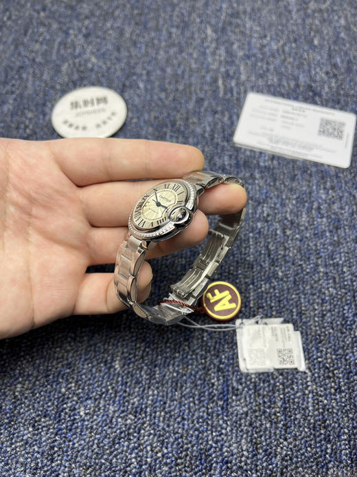 AF卡地亚蓝气球系列 中号33mm 钻圈款 女士腕表 商品图3