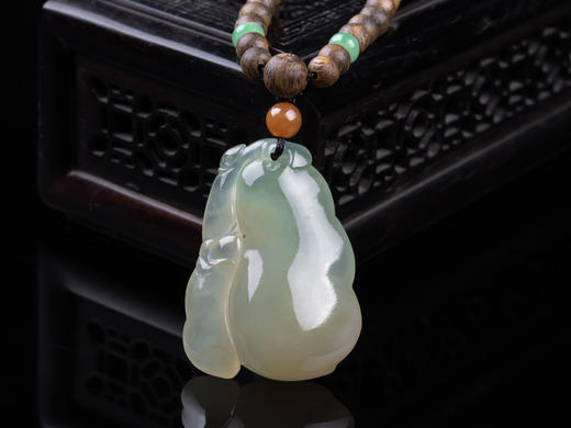 XY0253沉香+冰黄翡翠福瓜挂件 商品图0