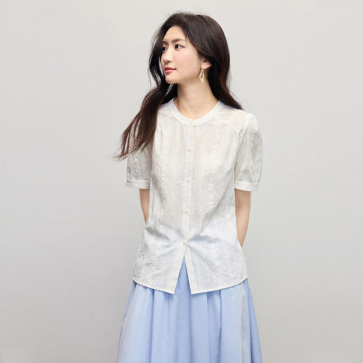 【专属特价】熙世界法式精致刺绣白衬衫女短袖夏季通勤淡人穿搭泡泡袖圆领衬衣 商品图2