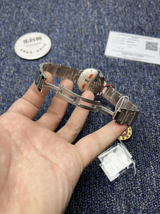 AF卡地亚蓝气球系列 中号33mm 钻圈款 女士腕表 商品图7