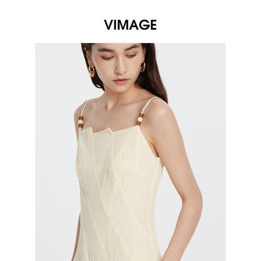 VIMAGE纬漫纪设计感温柔浪漫肩带珠串A字吊带连衣裙夏季新款V2377909 商品图3