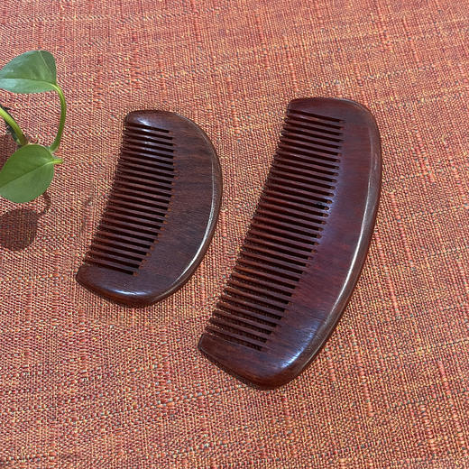 9cm/12cm小叶紫檀半月素梳 商品图0