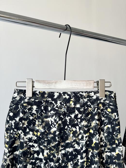 PG原单碎花半裙，韩国🇰🇷客供面料，舒服透气性极好，弹力超好，数码印花工艺，花纹特别上档次，里面加了防走光短裤，运动或者日常穿都很方便，上面搭纯色或者花纹都好看！数量不多！ 商品图1